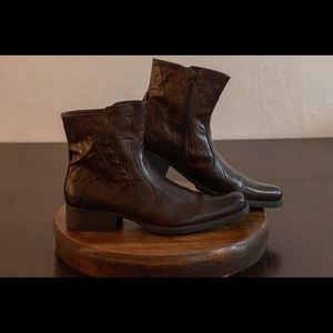Gently used Men’s Boots